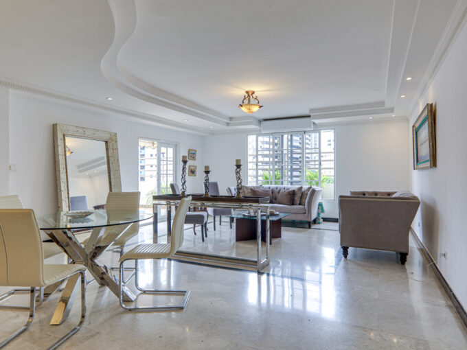 Image of living room in this condo for sale in Torre Marbella