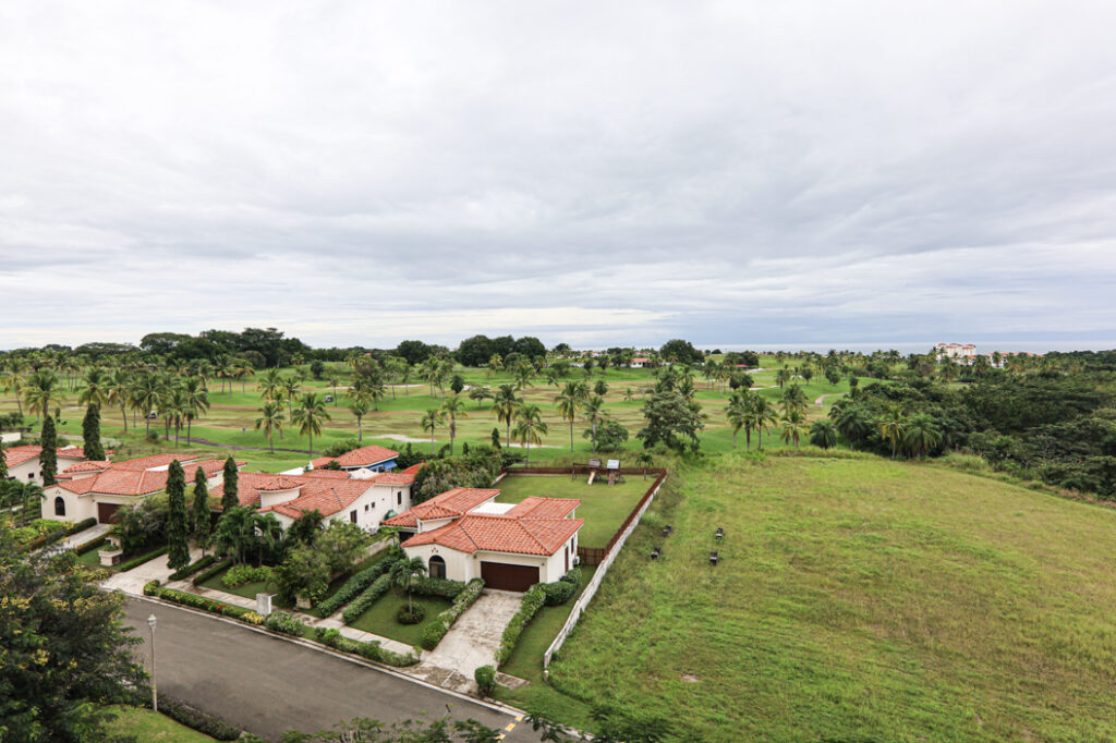 Social area at this Vista Mar Las Olas Panama condo for sale