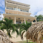 Image of the outside of Casa Caracol in Playa Corona