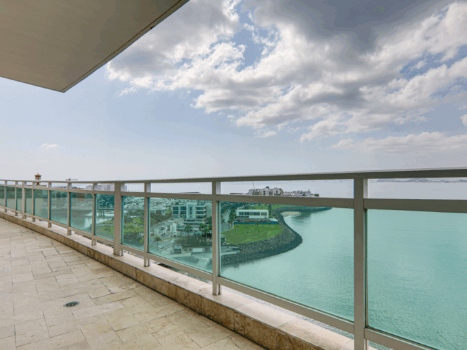 Image of the balcony with ocean views in this condo in Bahia Pacifica