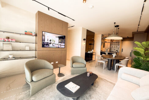 Image of living area with two chairs, couch and table in this condo for sale in Next in Coco del Mar
