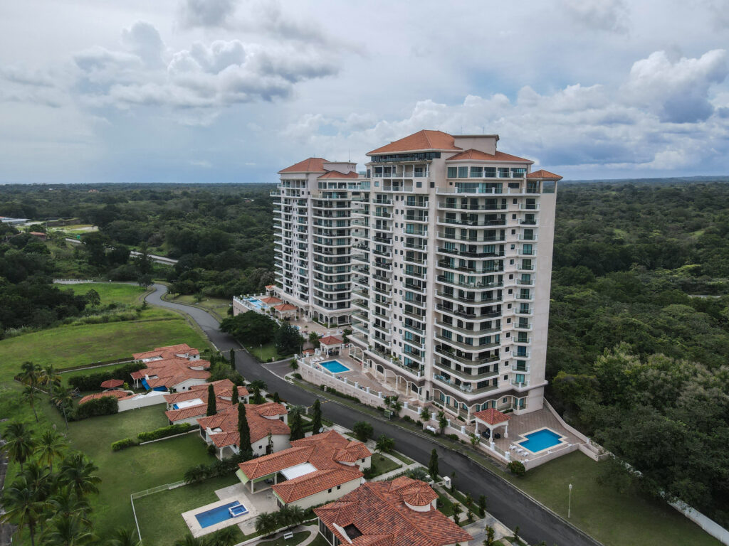 Outside view of the building of this Las Olas ll Vista Mar Panama condo for sale