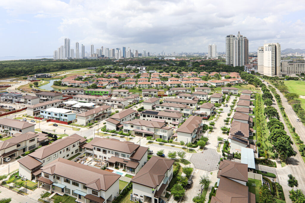 View of the Santa Maria area with houses and greenery at Oceanhouse