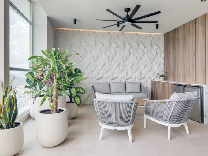 Image of balcony with plants and chairs at Costanera Aqua