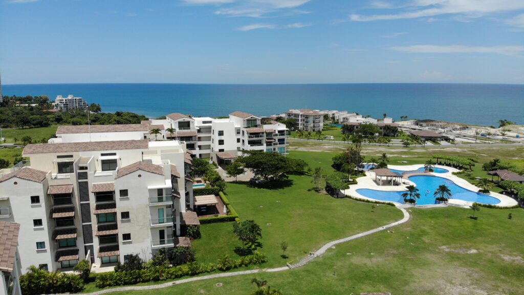 Image of the buildings and pool at Altamar