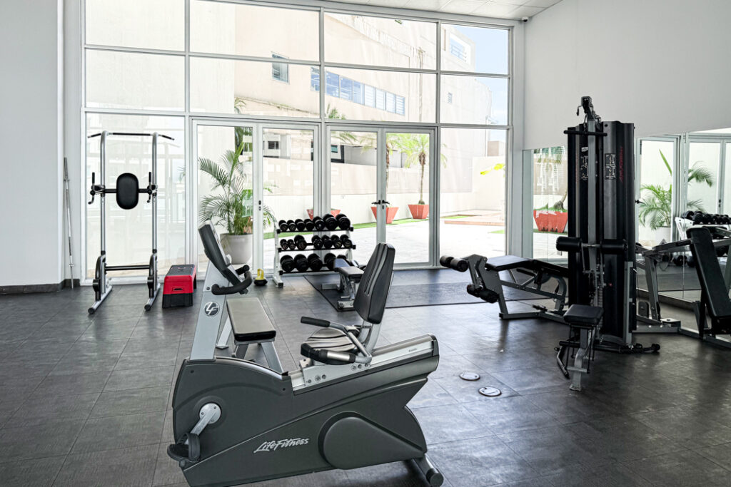 Image of the gym with equipment at Oasis on the Bay
