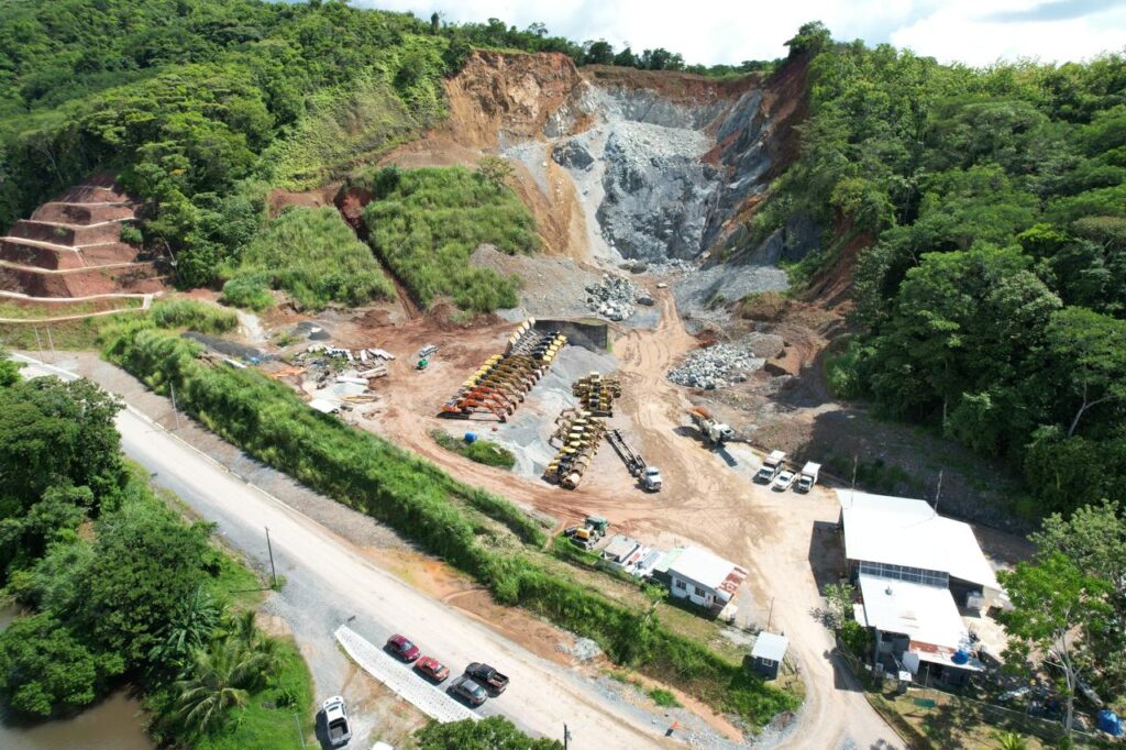 Image of construction for the road into Portalmar with cars and construction equipment