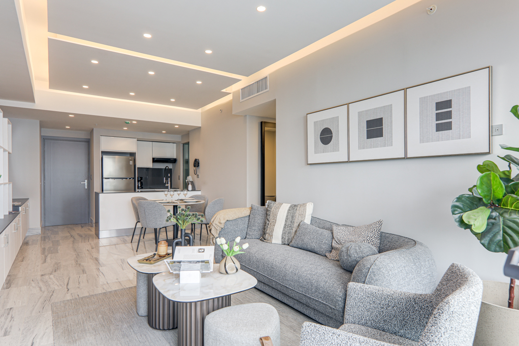 Image of the living area with couch and table at Nuovo