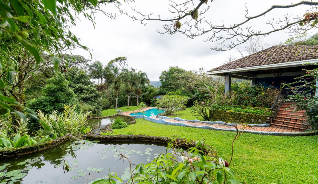 Colonial Mountain Villa For Sale in El Valle Panama