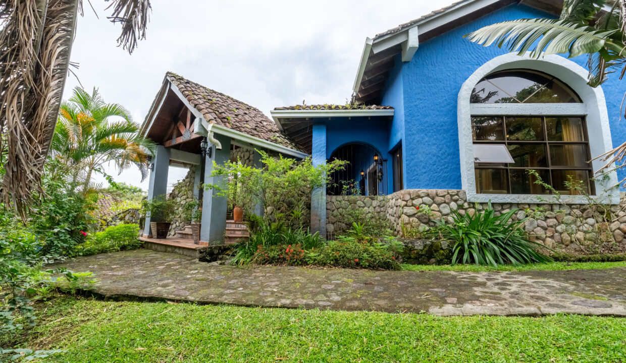 Colonial Mountain Villa For Sale in El Valle Panama