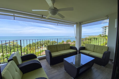 Image of the patio with a table and 4 couches in Galeones Ensenada