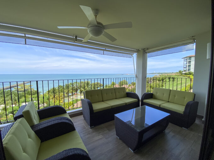 Image of the patio with a table and 4 couches in Galeones Ensenada
