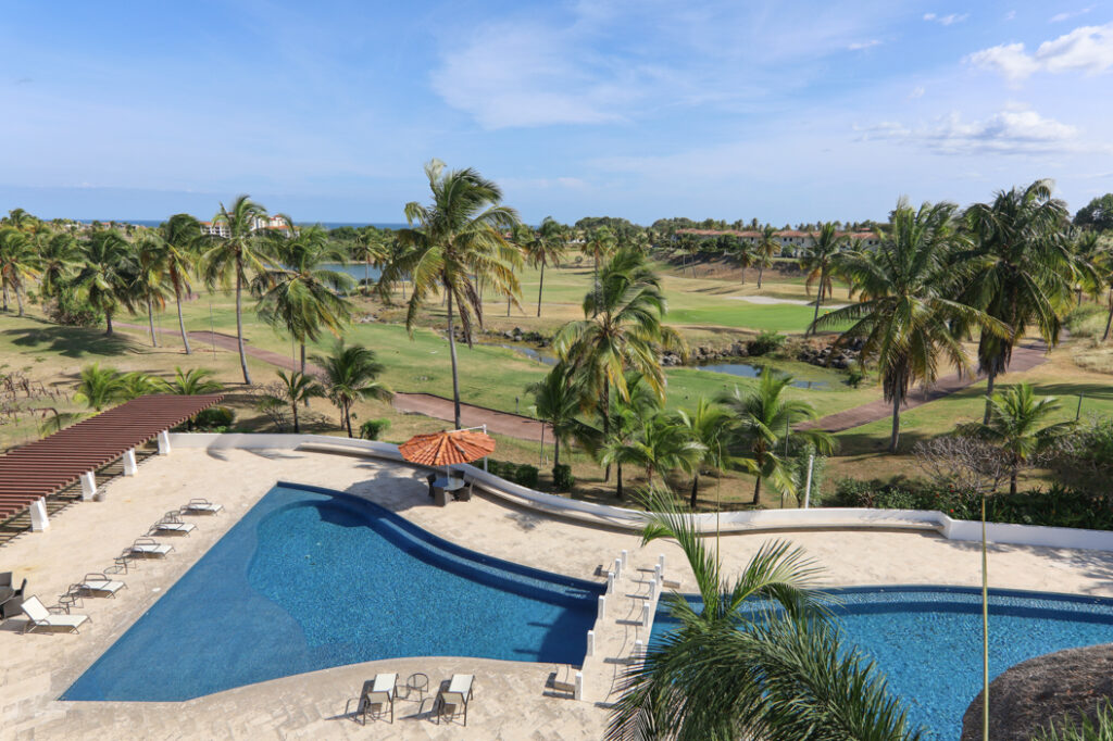 Image of the swimming pool in Islamar Vista Mar