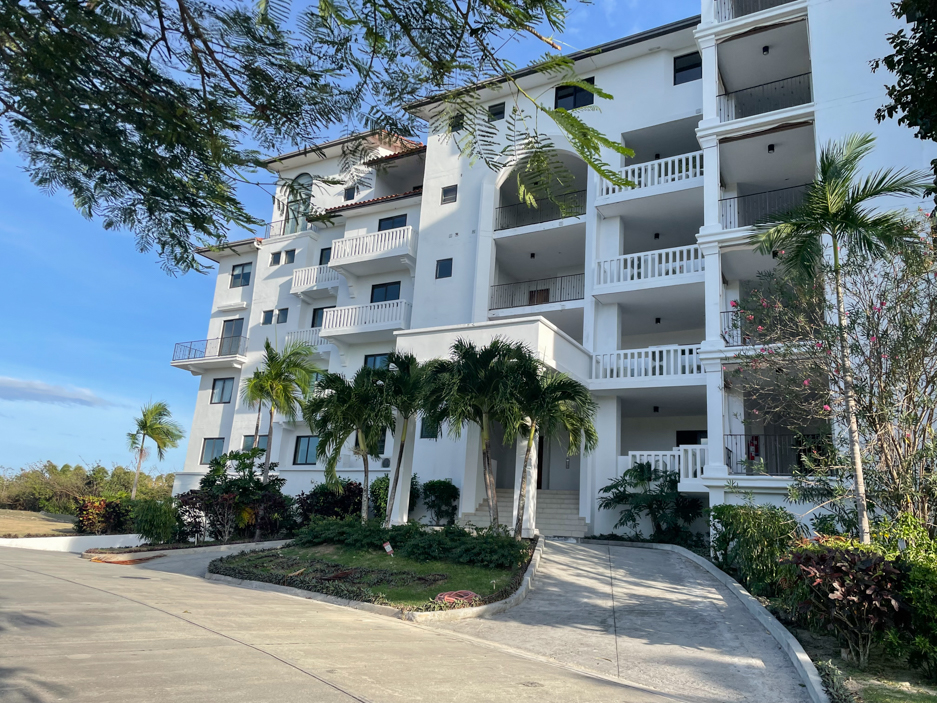 Image of the outside of the Islamar building