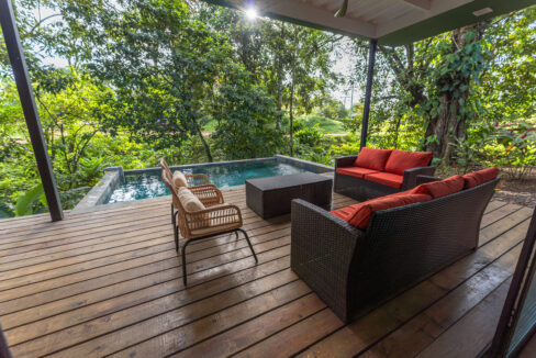 Image of the terrace with couch and swimming pool in Burn Brae plantation in Bocas del Toro