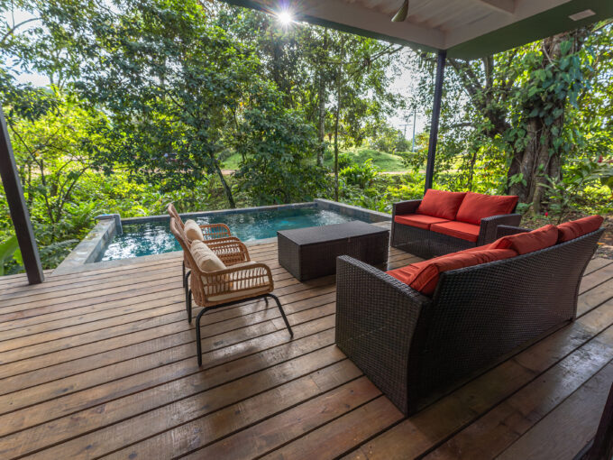 Image of the terrace with couch and swimming pool in Burn Brae plantation in Bocas del Toro