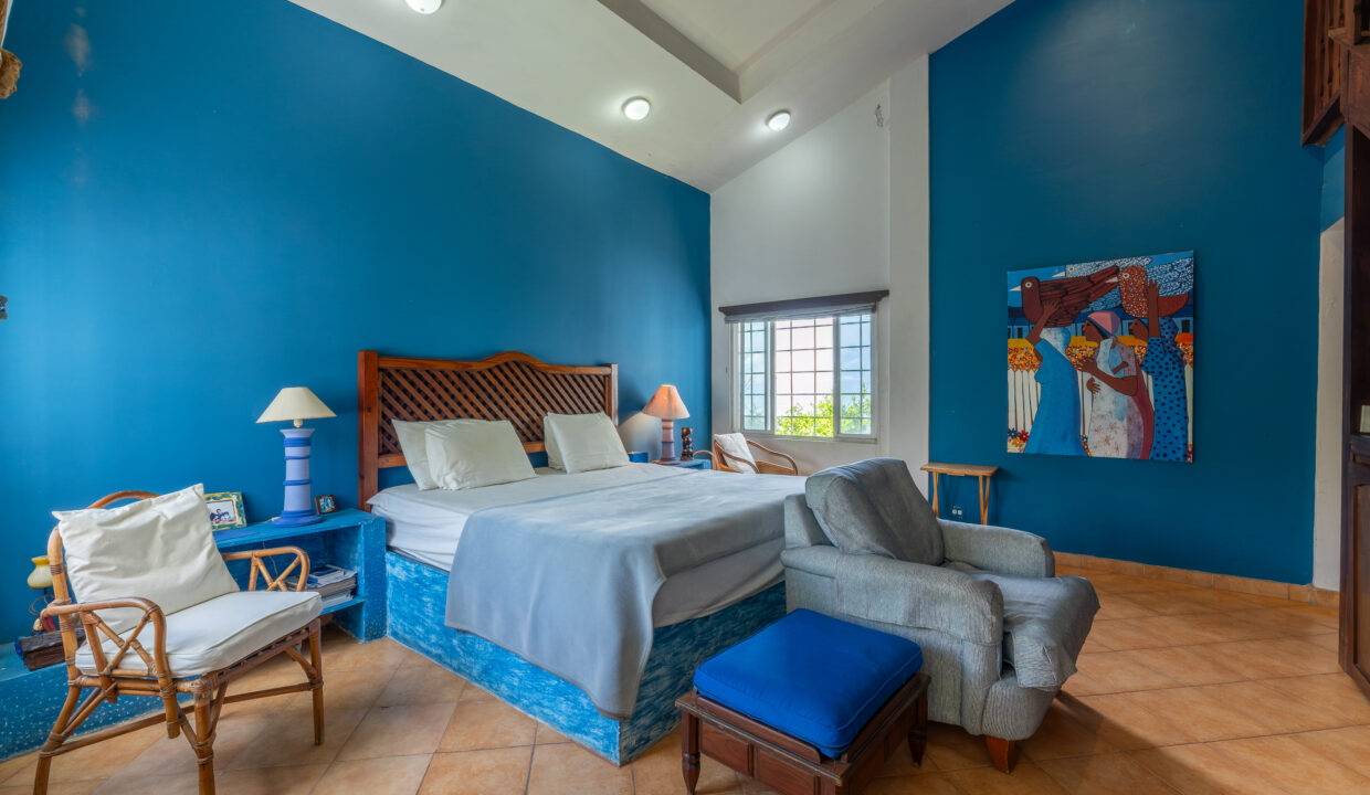 Oceanfront villa for sale in playa malibu