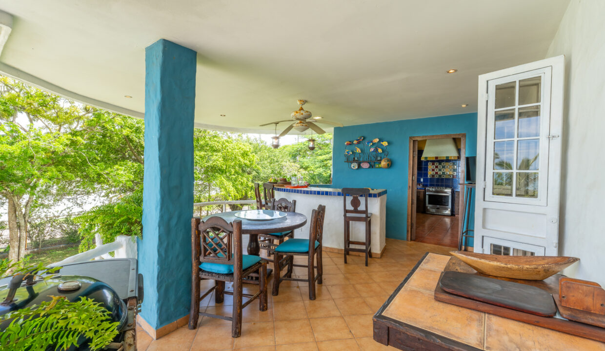 Oceanfront villa for sale in playa malibu