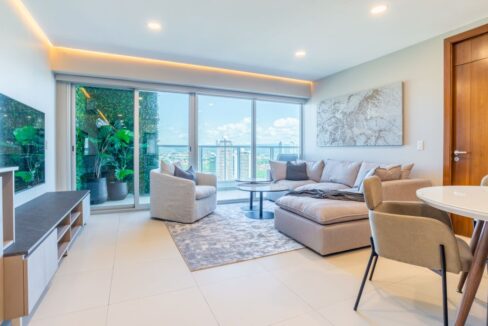 Image of the living area with table, balcony, couch and chairs in this condo in Parkside in Costa del Este
