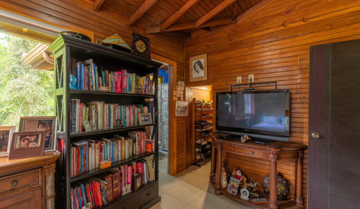 Three-Bedroom Home for Sale in El Valle