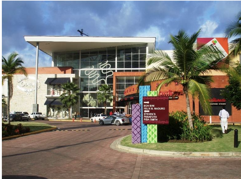 Image of the outside of Multiplaza Mall