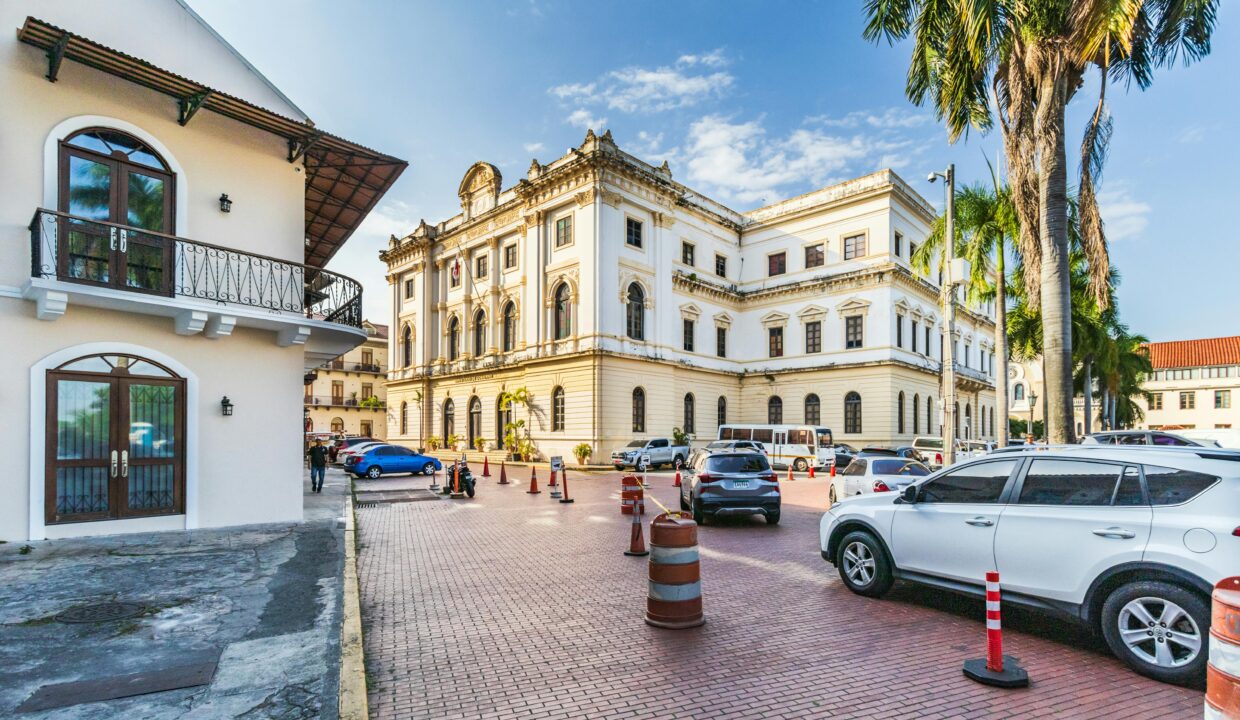 La Union Corner Condo For Sale Gran Central