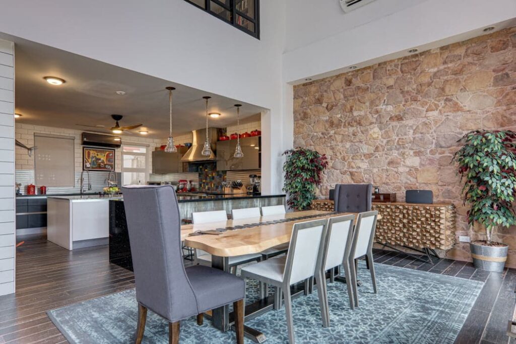 Image of the kitchen with clay walls and kitchen in this condo in Star & Herald
