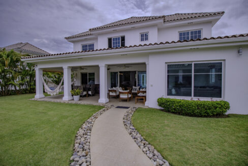 Image of the outside of this villa in Bijao with path leading to the terrace