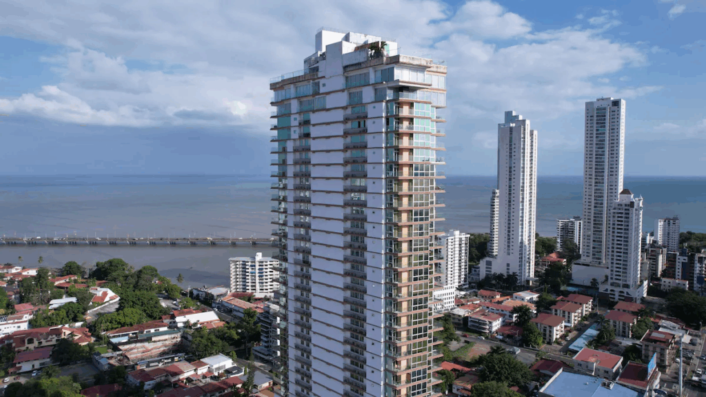 Views of the water and city surrounding Coco del Mar