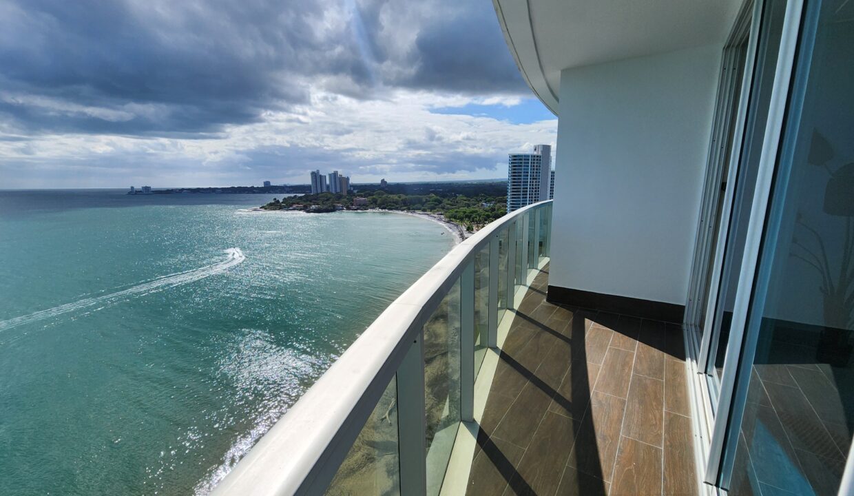 Ocean Waves Gorgona Panama loft for sale