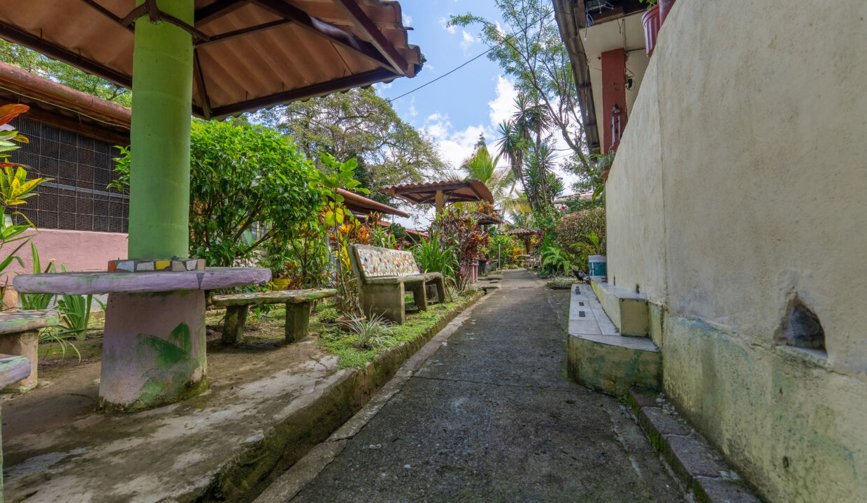 Mixed use property for sale in downtown El Valle