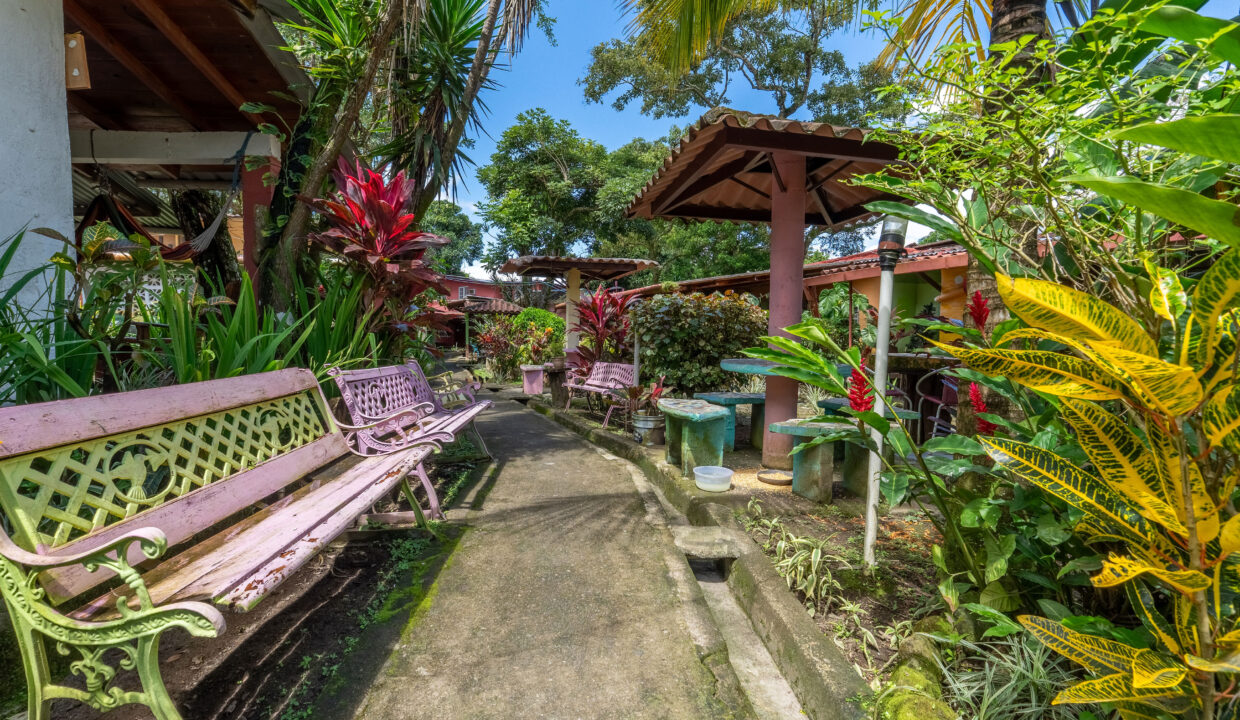 Mixed use property for sale in downtown El Valle