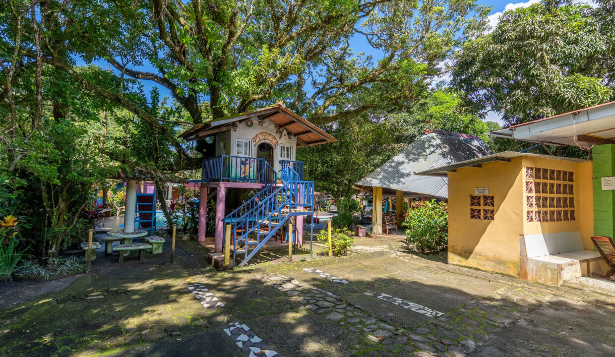 Mixed use property for sale in downtown El Valle