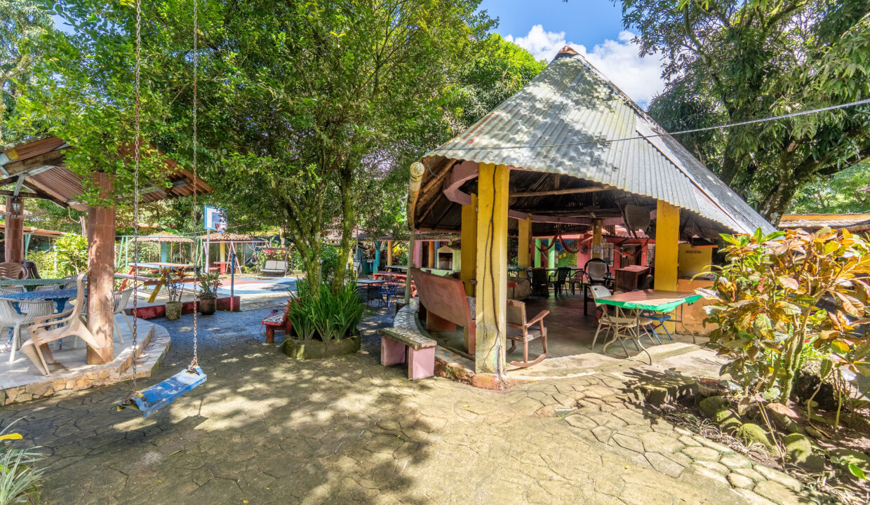 Mixed use property for sale in downtown El Valle