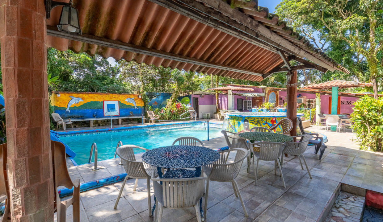 Mixed use property for sale in downtown El Valle