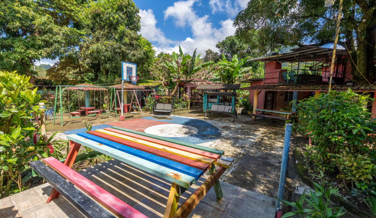 Mixed use property for sale in downtown El Valle