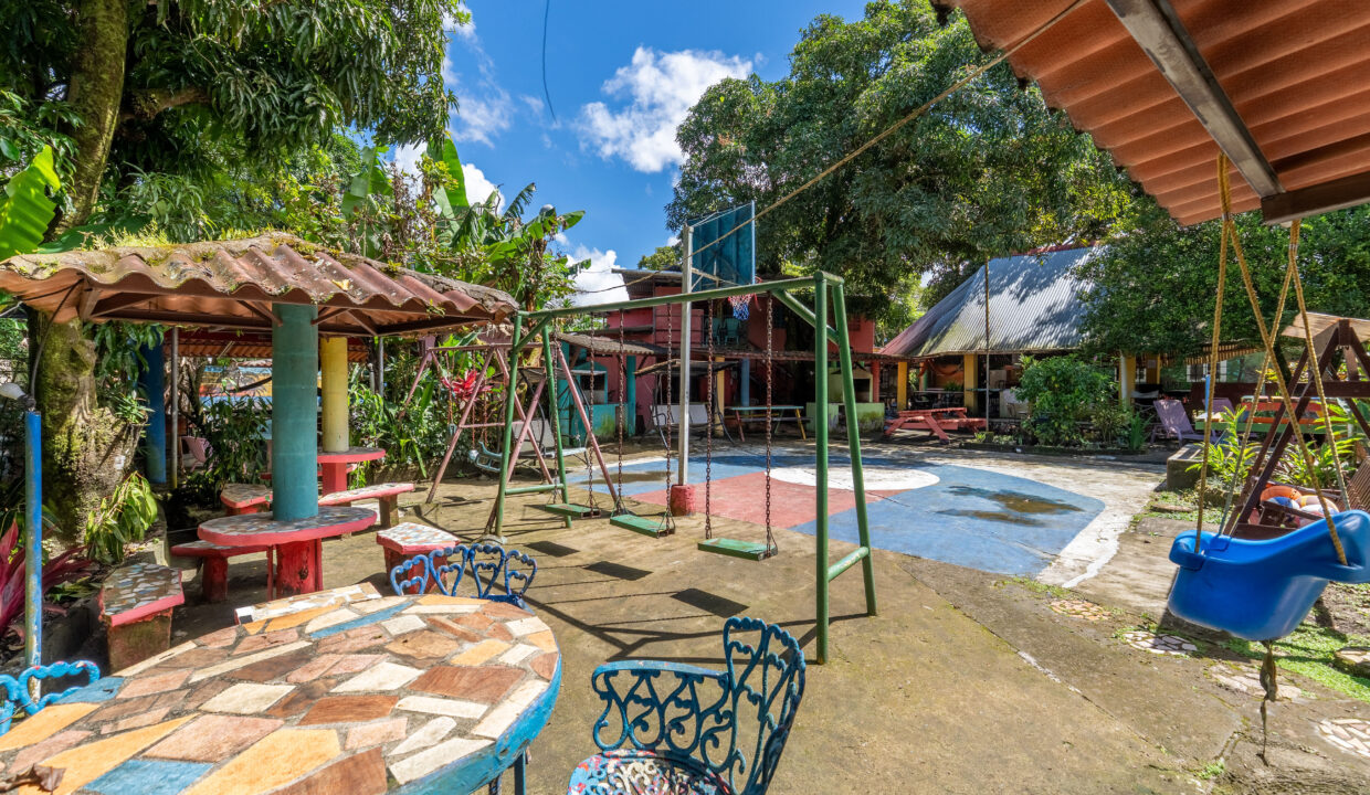 Mixed use property for sale in downtown El Valle