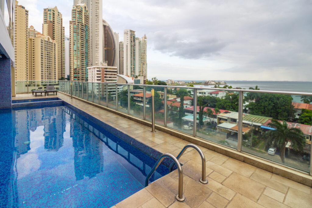 Image of the swimming pool in Pacific Sea