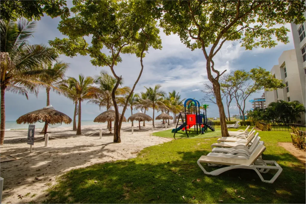 Image of the beach in the Sanctuary building in Playa Caracol