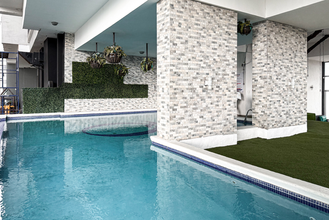 Image of the swimming pool in Quartier 74 in San Francisco Panama