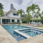 Image of pool in this home for sale in Bijao