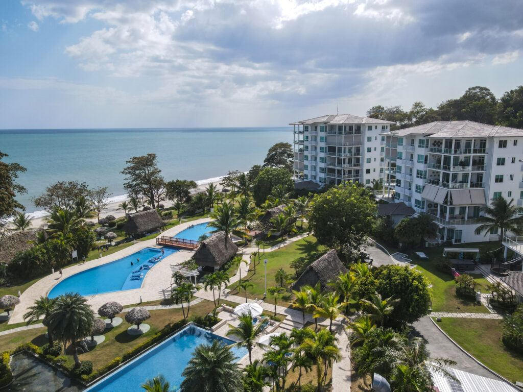 Image of the swimming pools in Bijao
