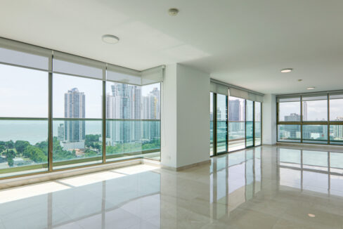 Image of the living area with window in this condoo for sale in Park Lane