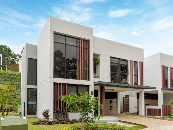 Image of the outside of Riverwalk Villas in Green City