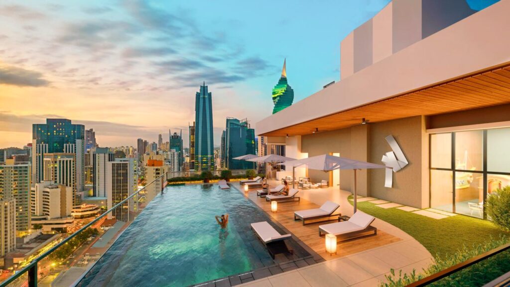 Image of swimming pool in Aura