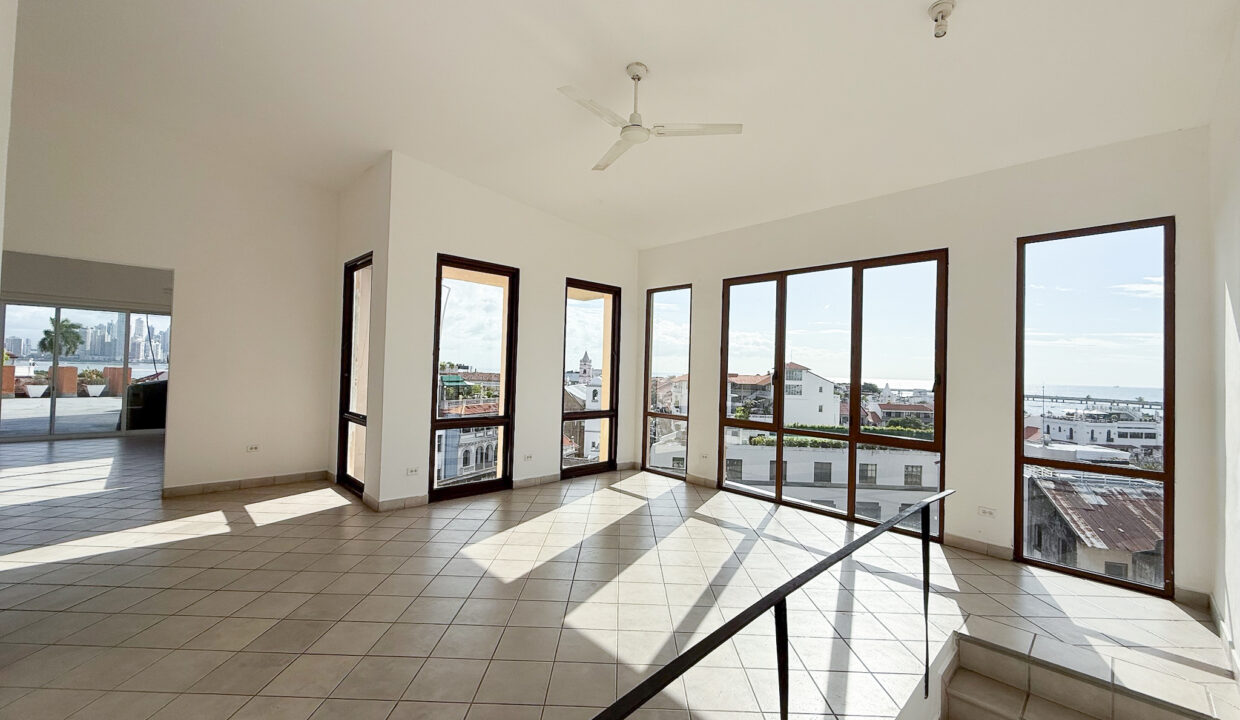 Plaza Central Casco Viejo Panama condo for sale.j(3)