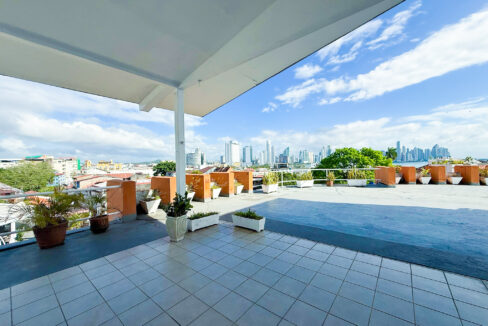 Image of terrace in this condo for sale in Plaza Central in Casco Viejo