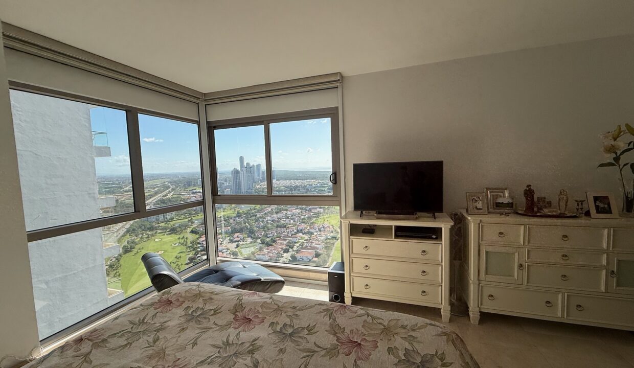 Green Garden Santa Maria Panama condo for rent (3A)