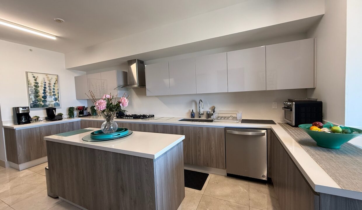 Green Garden Santa Maria Panama condo for rent (3C