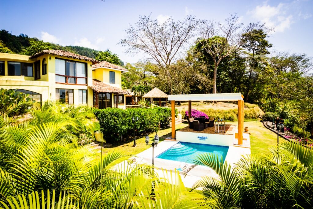 Find a Monthly Rental With Panama Equity